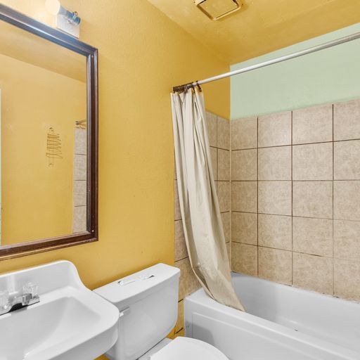 More Photos Of 928 8th Ave N, Texas City Hotel For Sale