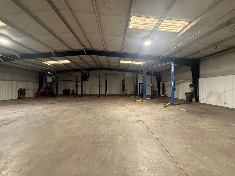 More Photos Of 200 Maxham Rd, Austell Storefront For Lease