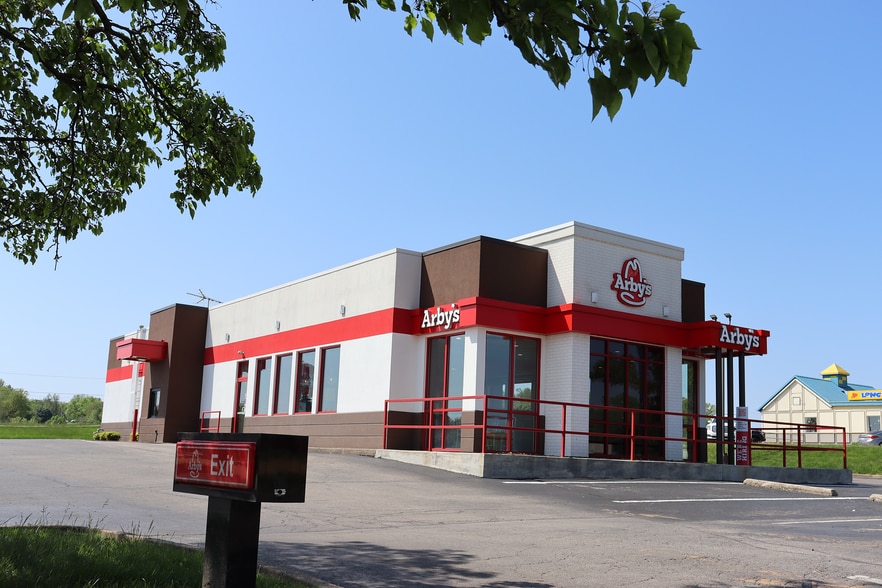 More Photos Of 4650 University Dr, Evansville Fast Food For Sale