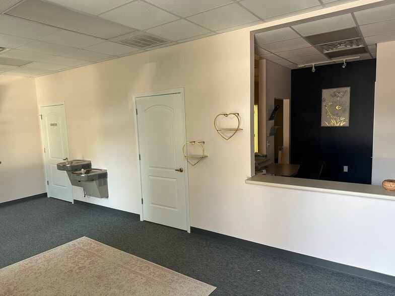 More Photos Of 1456 N Howe St, Southport Medical For Lease