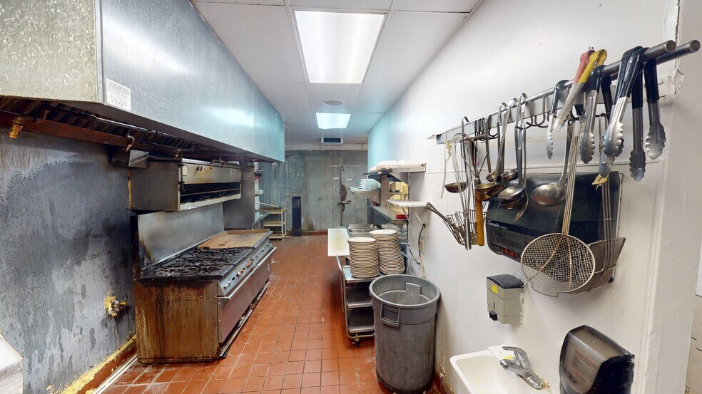 More Photos Of 1000-1044 E Avenue K, Lancaster Unknown For Lease