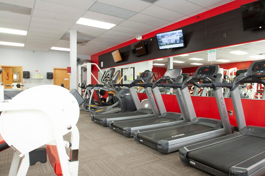 More Photos Of 1801-1807 Geneva Ave, Oakdale Unknown For Lease