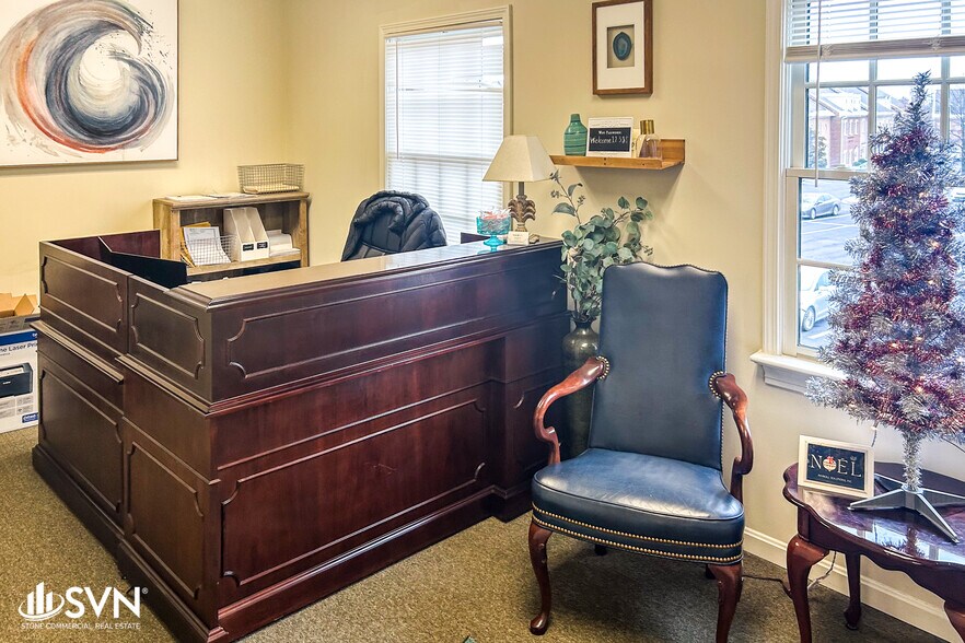 More Photos Of 1795 Alysheba Way, Lexington Office For Sale