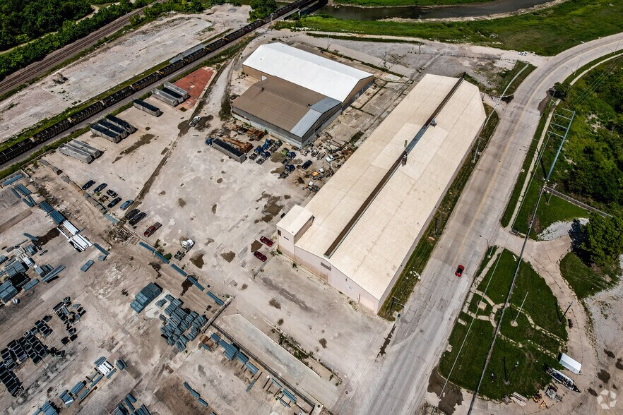 More Photos Of 2100 Manchester Trwy, Kansas City Warehouse For Sale