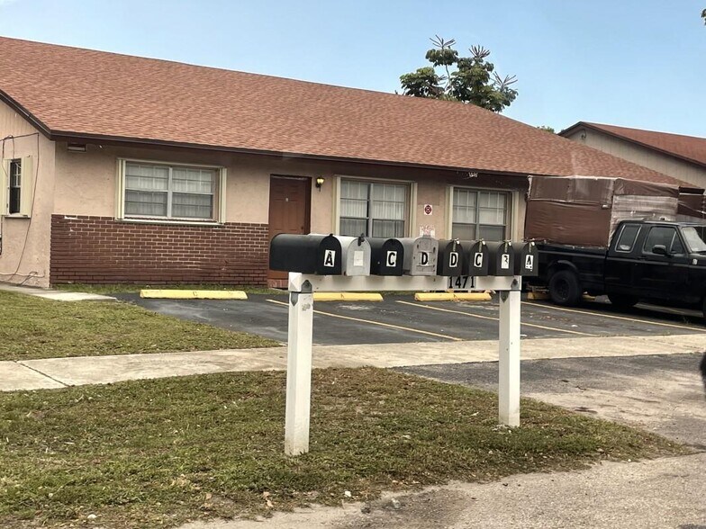 More Photos Of 1471 NW 22nd St, Fort Lauderdale Multifamily For Sale