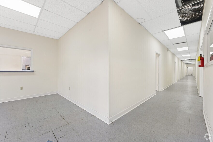 More Photos Of 1445 Cleveland Ave, East Point Showroom For Sale