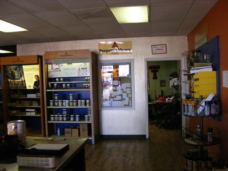 More Photos Of 2006 50th St, Lubbock Flex For Lease