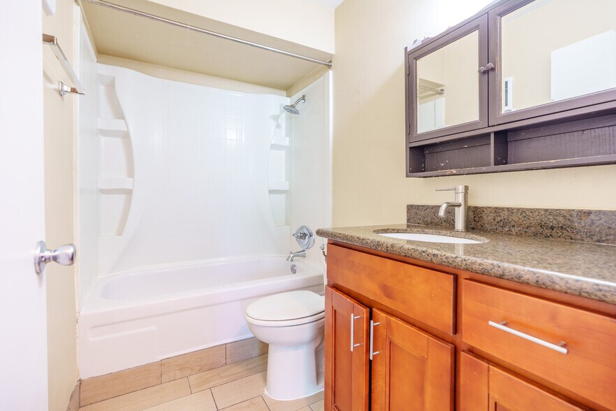 More Photos Of 9512-9524 N Oswego Ave, Portland Apartments For Sale