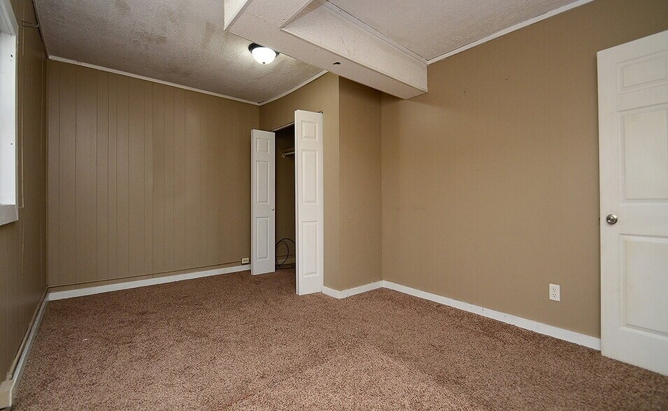 More Photos Of 6500 Railroad Ave, Omaha Restaurant For Sale