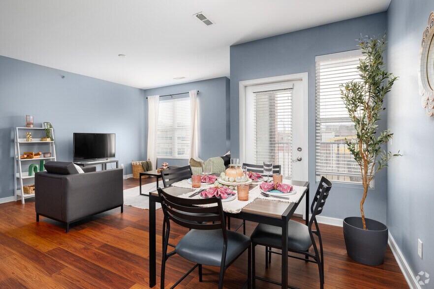 More Photos Of 3949 Lindell Blvd, Saint Louis Apartments For Lease