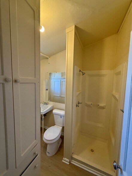 More Photos Of 228 Manor Cir, Takoma Park Apartments For Sale