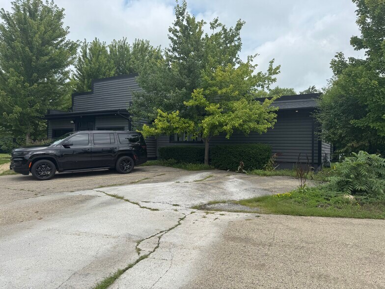 More Photos Of 32400 Geneva Rd, Salem General Retail For Sale