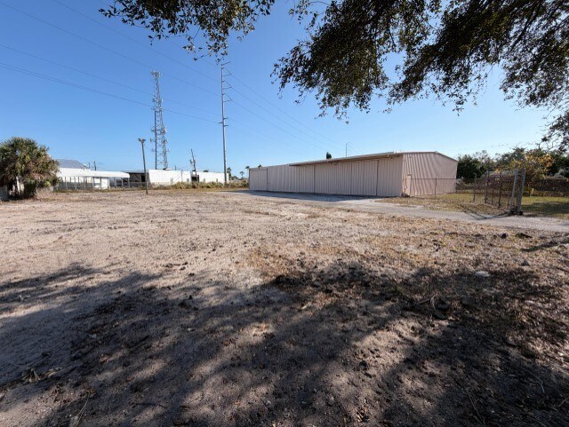More Photos Of 11050 70th Ave, Seminole Warehouse For Lease