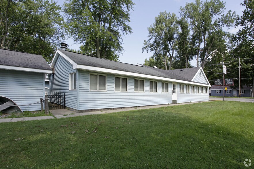 More Photos Of 5575 Paw Paw Lake Rd, Coloma Restaurant For Sale