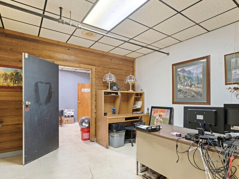 More Photos Of 1508 SE 25th St, Oklahoma City Bar For Sale