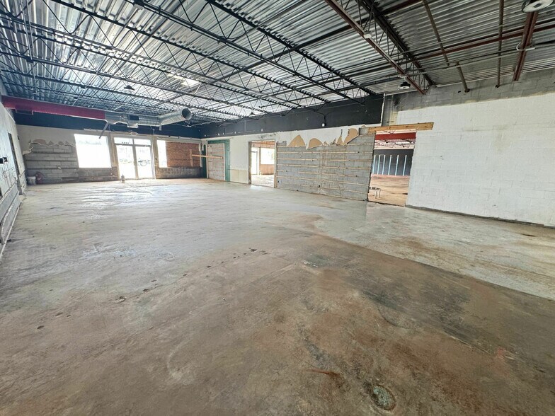 More Photos Of 5074 Douglas Rd, Toledo Storefront For Sale