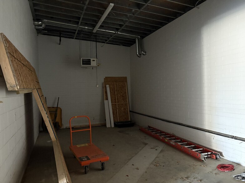 More Photos Of 10 Andrews Rd, Somersworth Freestanding For Lease