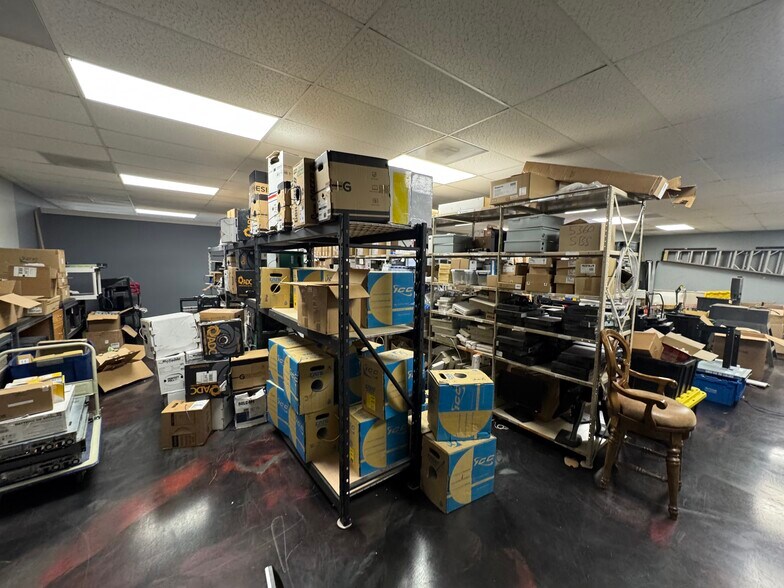 More Photos Of 6905 Downwind Rd, Greensboro Flex For Sale