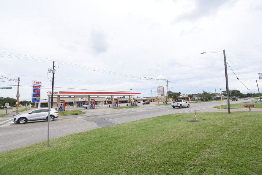 More Photos Of 1101-1139 S Broadway St, La Porte Unknown For Sale