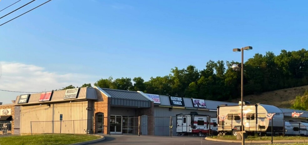 More Photos Of 1985 Winfield Dunn Pky, Sevierville Freestanding For Lease