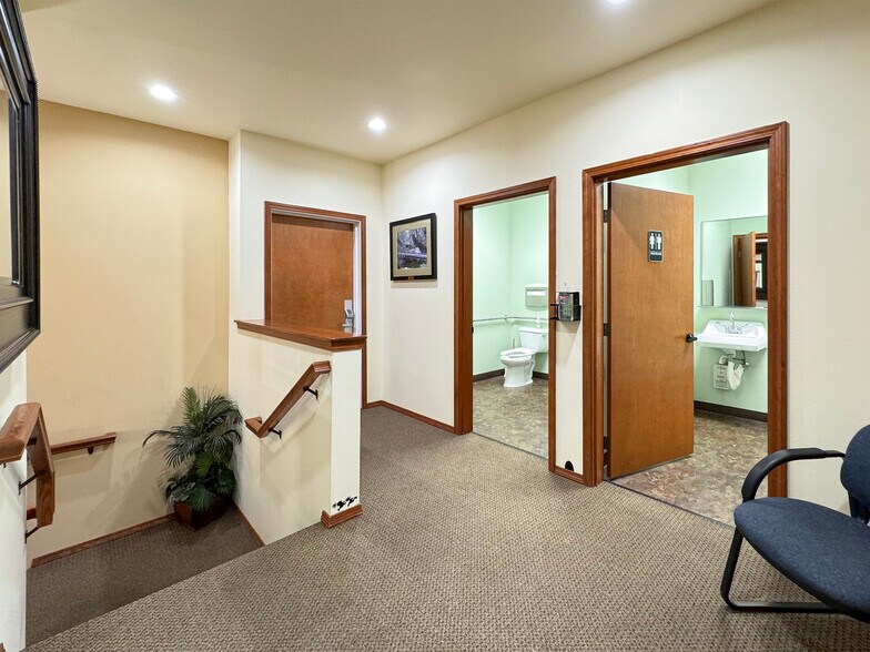 More Photos Of 534 N 5th Ave, Sequim Medical For Lease