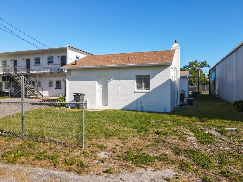 More Photos Of 1976 W Fairbanks Ave, Winter Park General Retail For Sale