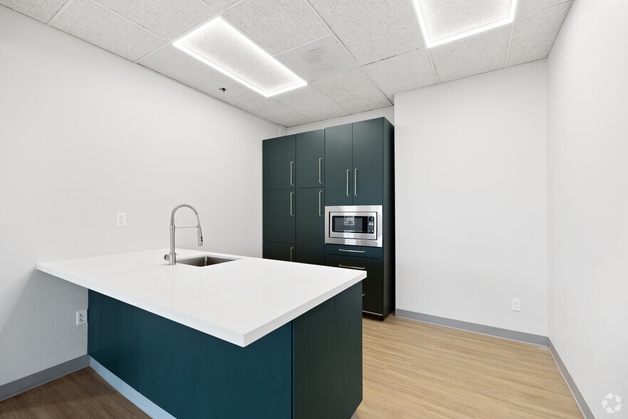 More Photos Of 5973 Avenida Encinas, Carlsbad Office For Lease