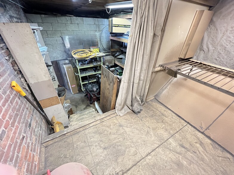 More Photos Of 1438-1442 Light St, Baltimore Showroom For Sale