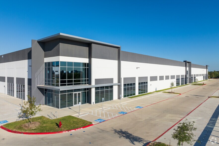 More Photos Of 194 Commerce Center Dr, Buda Unknown For Lease