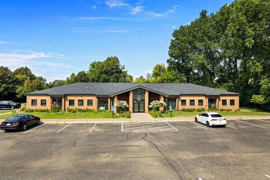 Primary Photo Of 2056 Woodlane Dr, Woodbury Medical For Sale