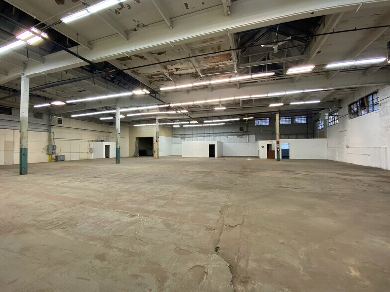 More Photos Of 2743 W 36th Pl, Chicago Manufacturing For Lease