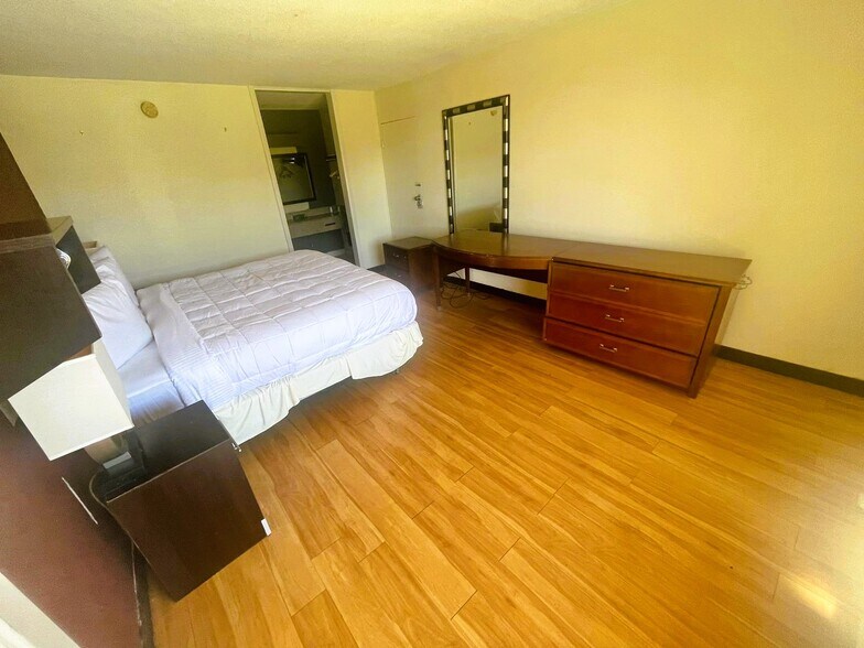 More Photos Of 1700 US-280, Phenix City Hotel For Sale