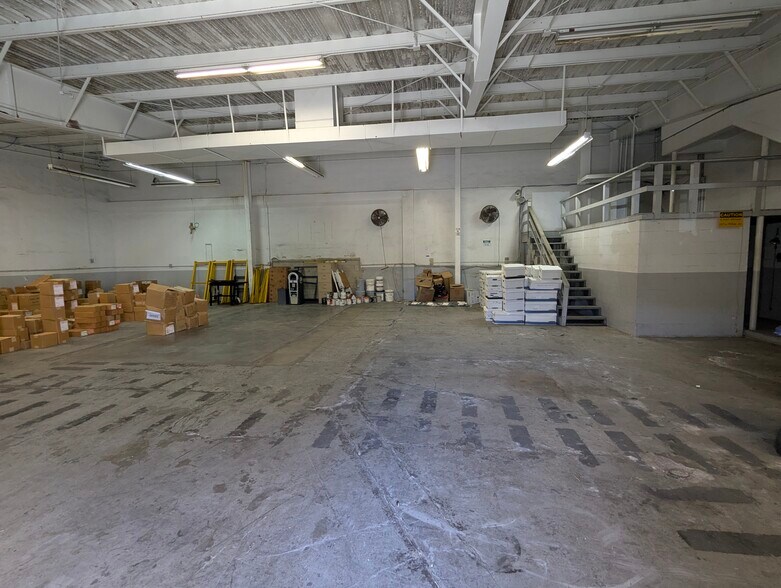 More Photos Of 1079-1085 S Beretania St, Honolulu Storefront Retail Office For Sale