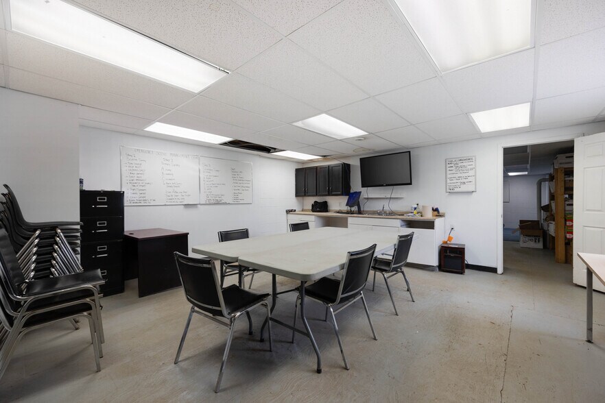 More Photos Of 8030 Golosky Av, Fort McMurray Truck Terminal For Lease