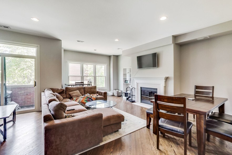 More Photos Of 2636 N Lincoln Ave, Chicago Apartments For Lease