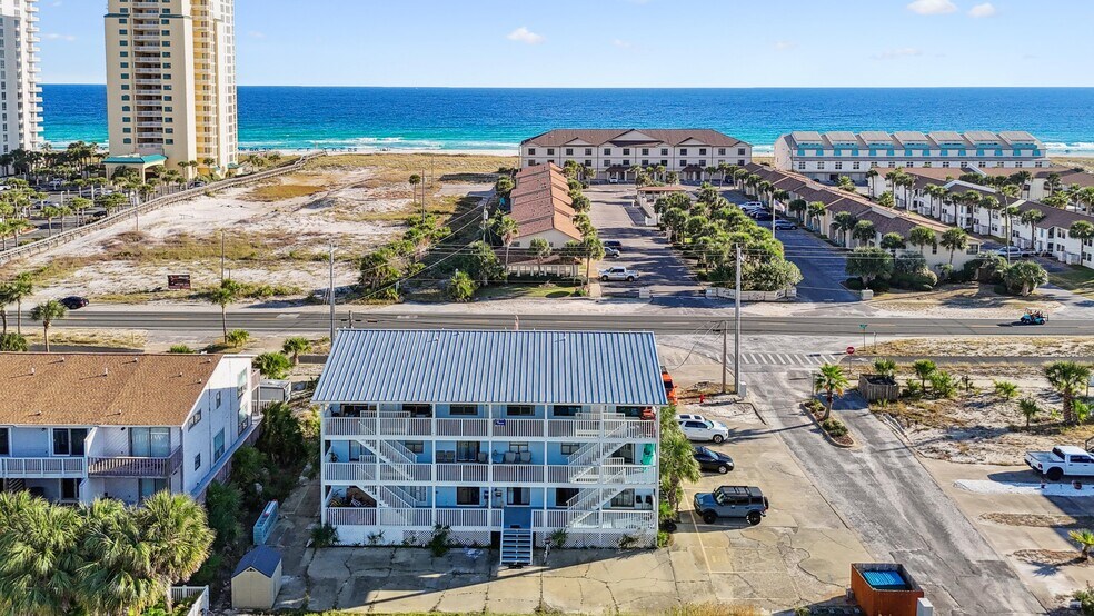 More Photos Of 8460 Gulf Blvd, Navarre Freestanding For Sale