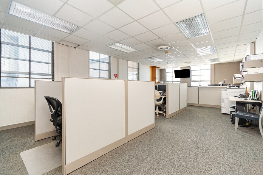 More Photos Of 334 S Water St, Saginaw Office For Sale