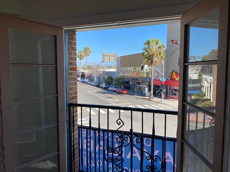 More Photos Of 970-980 Garnet Ave, San Diego Storefront Retail Office For Lease