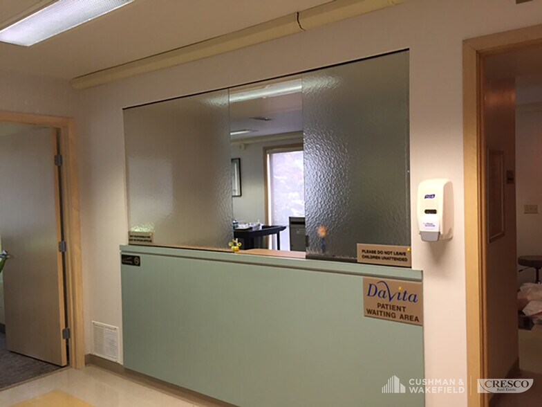 Primary Photo Of 824 E Broad St, Elyria Office For Lease