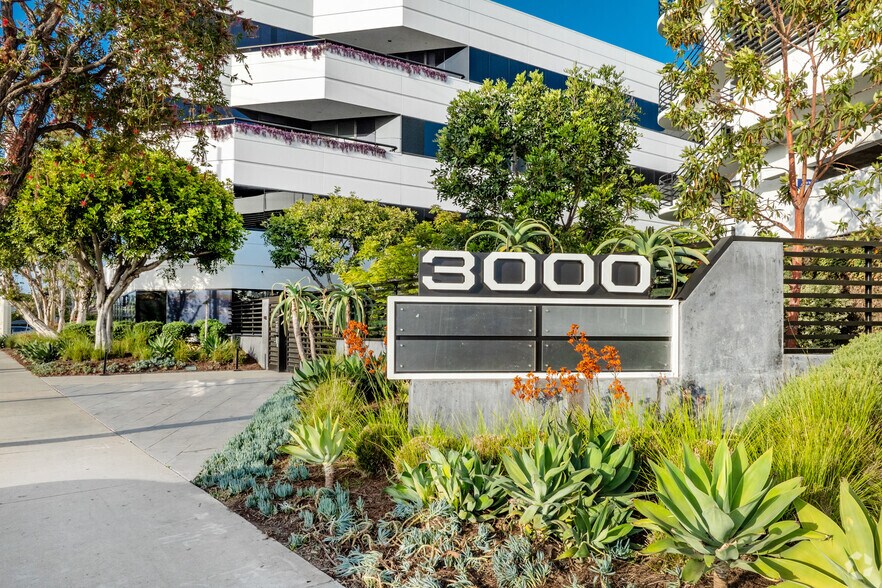 More Photos Of 3000 S Robertson Blvd, Los Angeles Office For Sale