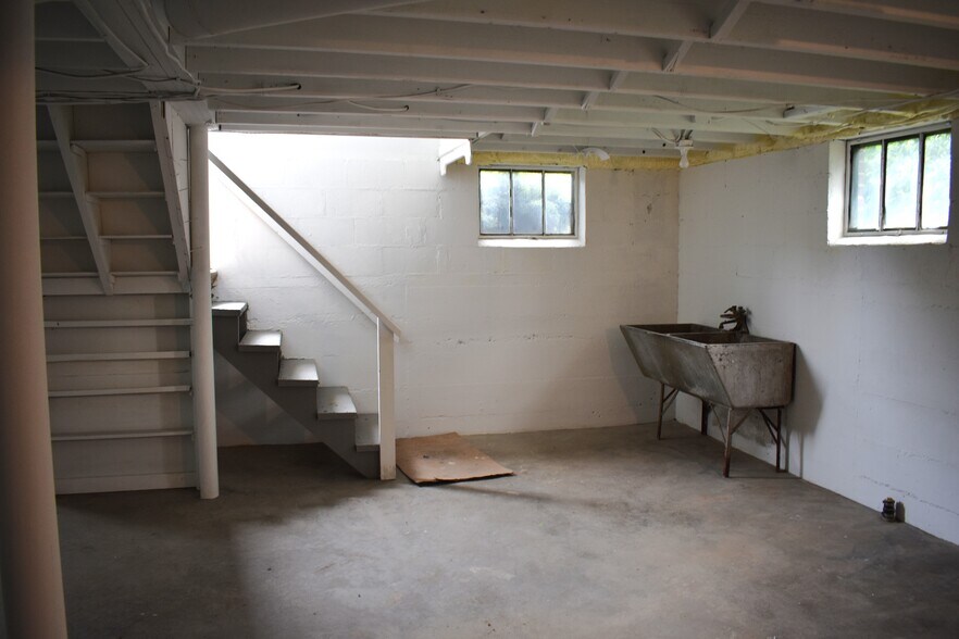 More Photos Of 1014 E 10th St, Jeffersonville Office Residential For Sale