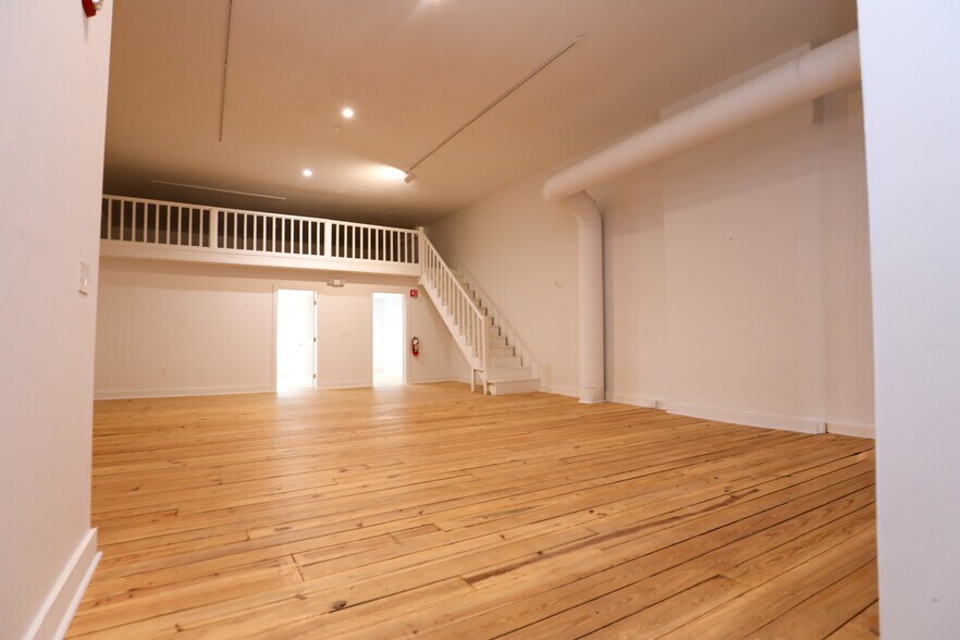 More Photos Of 328 Wall St, Kingston Storefront Retail Office For Lease