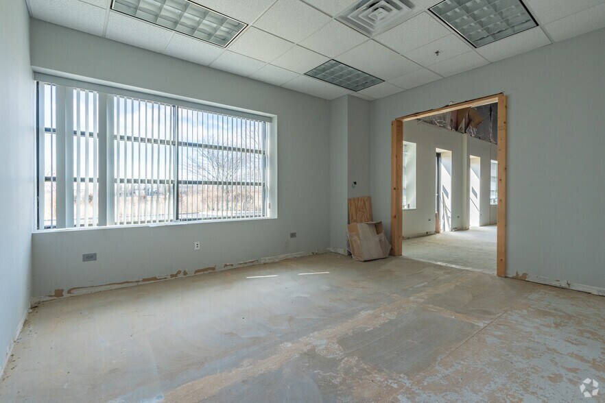 More Photos Of 8525 W 183rd St, Tinley Park Office For Lease