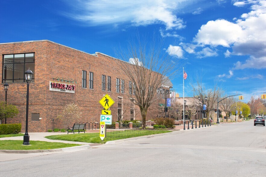 More Photos Of 17000-17030 Kercheval Ave, Grosse Pointe General Retail For Sale