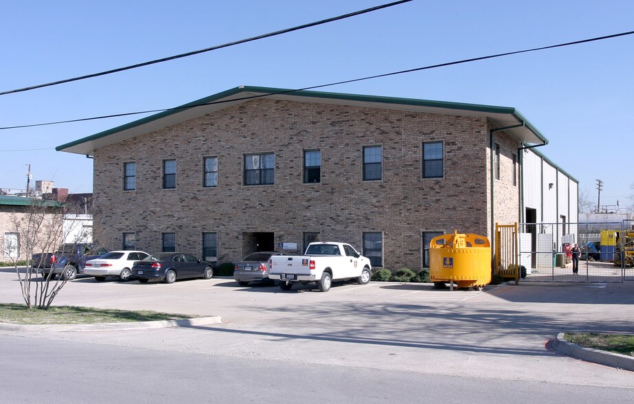 More Photos Of 205 Wilcox St, McKinney Light Manufacturing For Lease