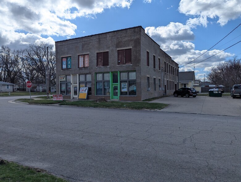 More Photos Of 701 N 22nd St, Mattoon Freestanding For Sale