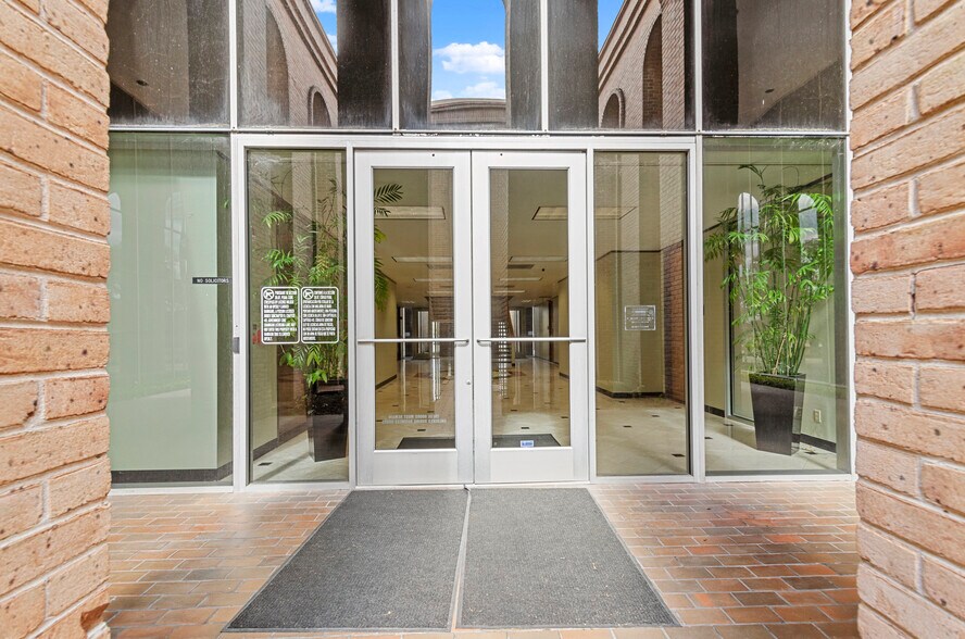 More Photos Of 1002 Gemini St, Houston Office For Lease