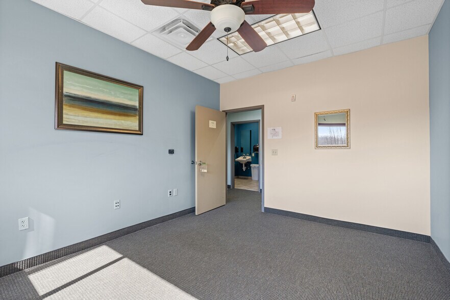 More Photos Of 2640 Pitcairn Rd, Monroeville Medical For Sale