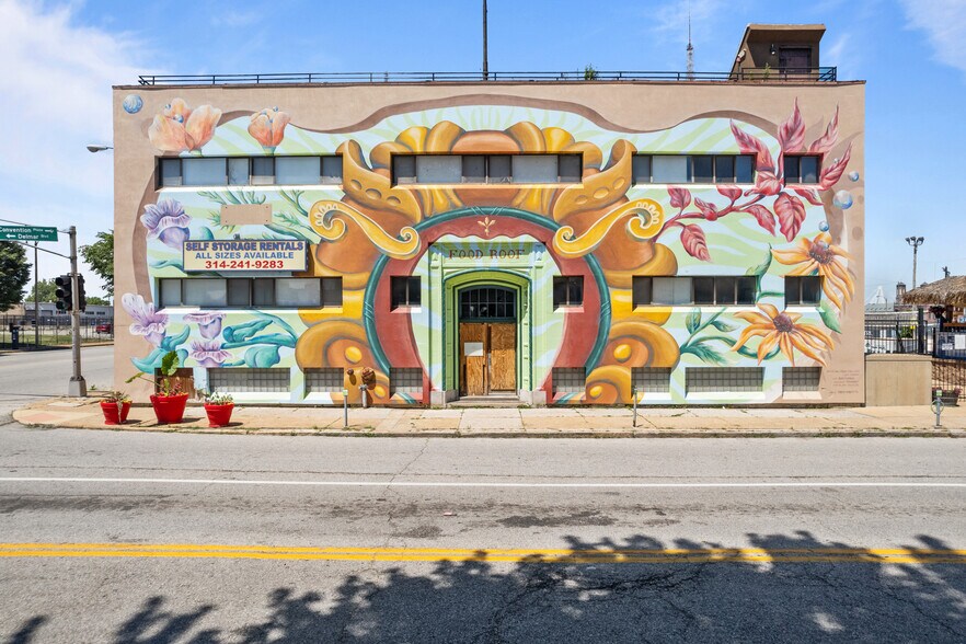 More Photos Of 1335 Convention Plz, Saint Louis Office For Sale