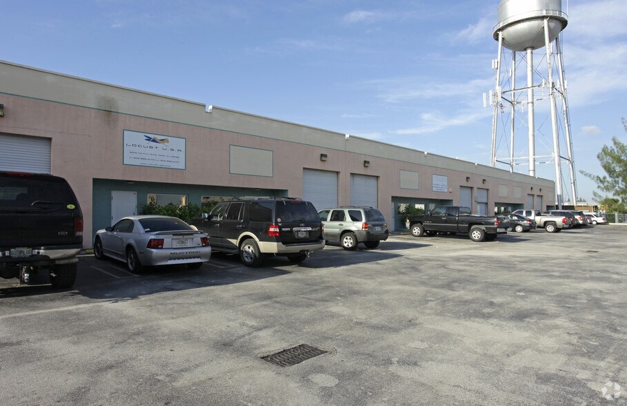More Photos Of 8300-8376 NW 74th Ave, Medley Warehouse For Lease